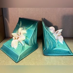 PAIR ROSEVILLE POTTERY BOOKENDS MAGNOLIA PATTERN CA 1940's